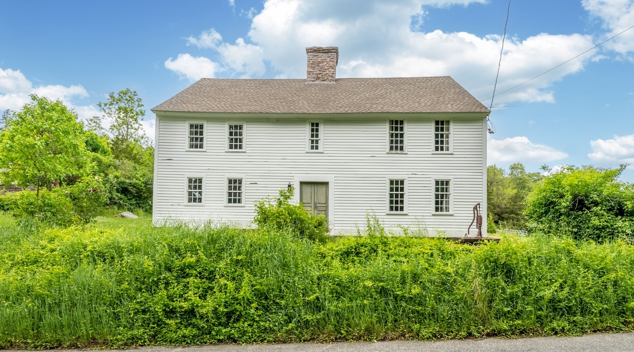Connecticut Home Built In 1723